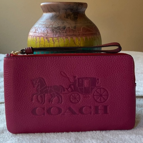 🐴 COACH LARGE CORNER WRISTLET WITH HORSE AND CARRIAGE 🐴 - Picture 4 of 16